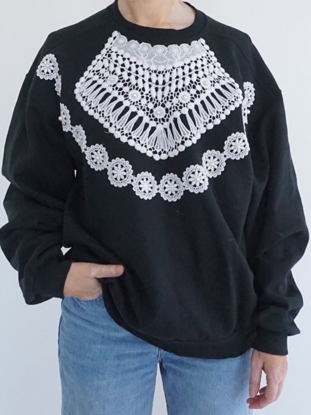 Vintage Jerzees Lace Collar Sweatshirt White Crochet Bib Pearl Crew Sweater L
